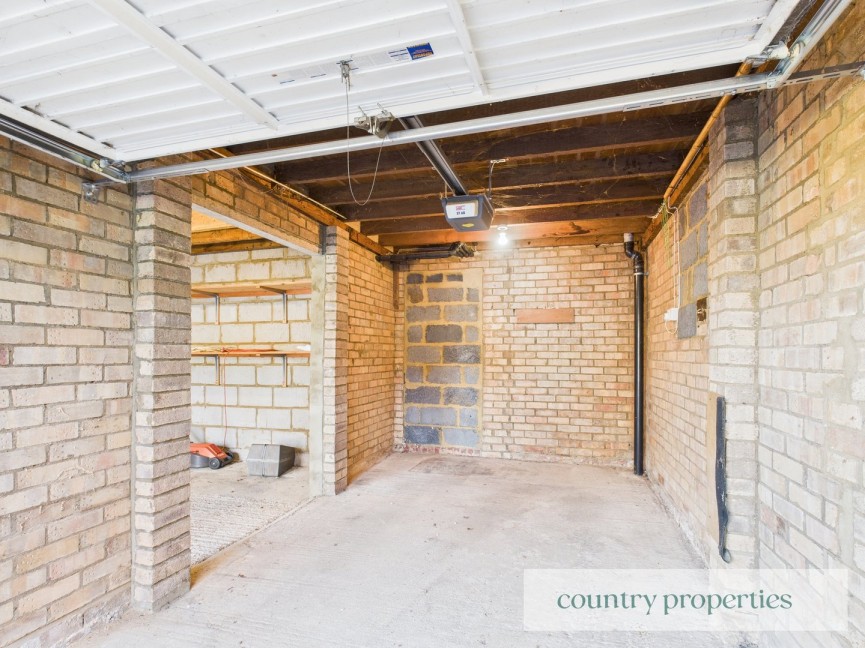 4 bedroom House for Sale Knightsfield, Welwyn Garden City, Hertfordshire