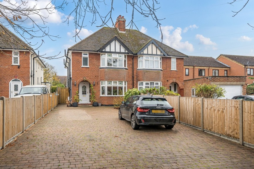 3 bedroom House for Sale High Street, Stotfold, Bedfordshire