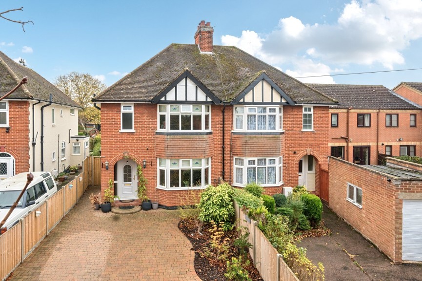 3 bedroom House for Sale High Street, Stotfold, Bedfordshire