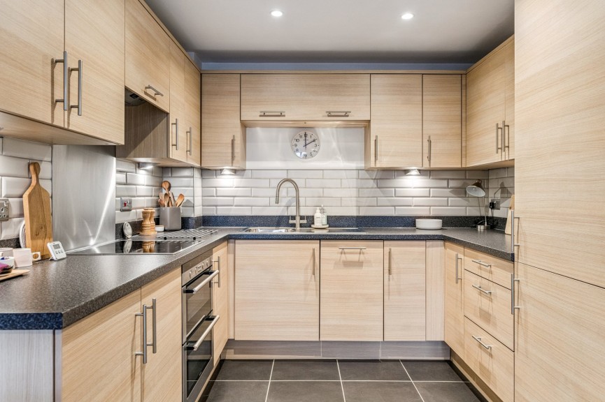 2 bedroom Flat for Sale Whinbush Road, Hitchin, Hertfordshire