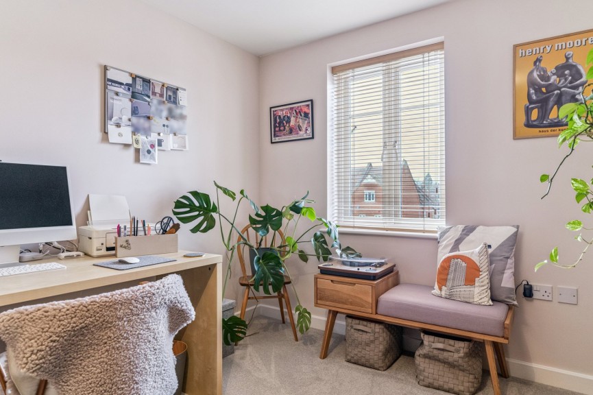 2 bedroom Flat for Sale Whinbush Road, Hitchin, Hertfordshire