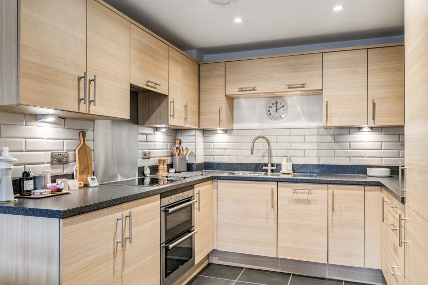 2 bedroom Flat for Sale Whinbush Road, Hitchin, Hertfordshire