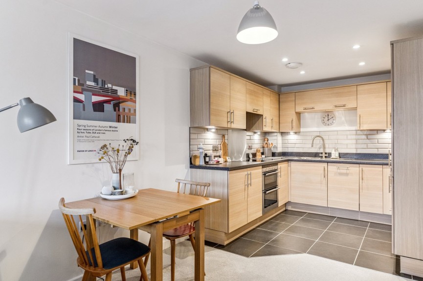 2 bedroom Flat for Sale Whinbush Road, Hitchin, Hertfordshire