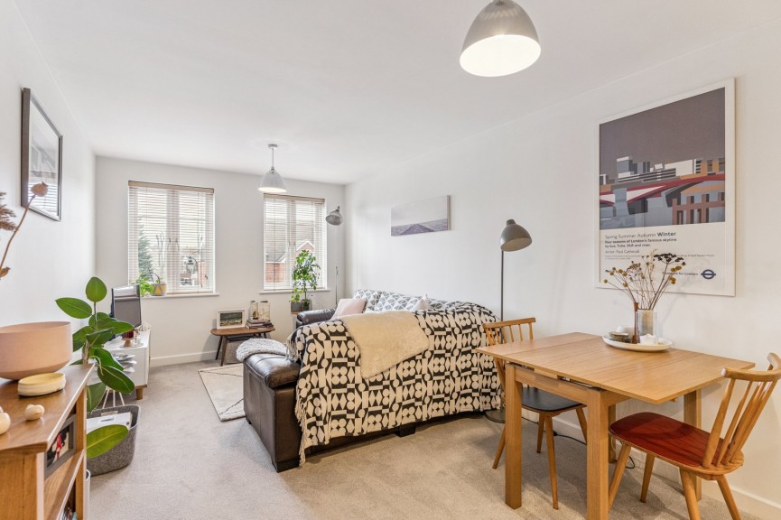 2 bedroom Flat for Sale Whinbush Road, Hitchin, Hertfordshire