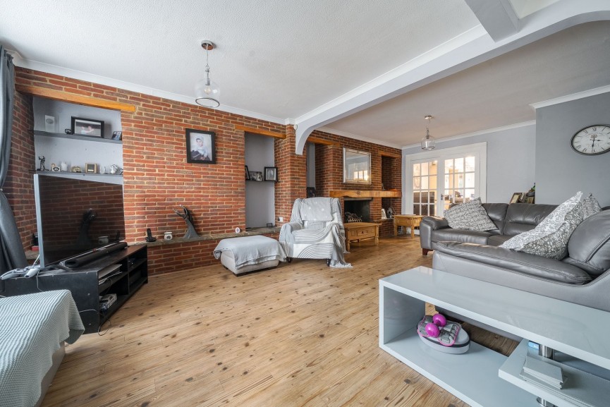 3 bedroom House for Sale Hitchin Road, Stotfold, Bedfordshire