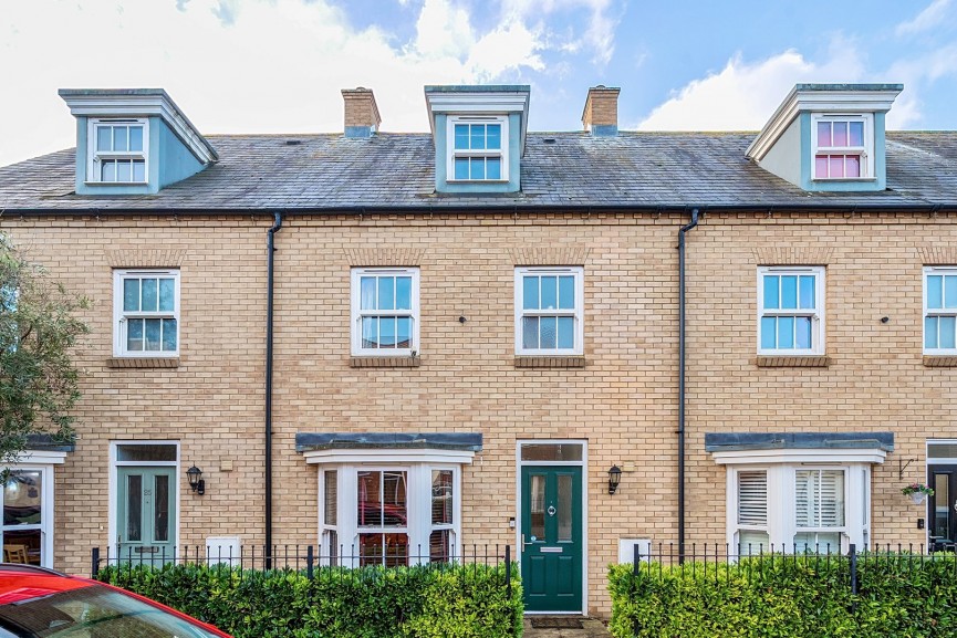 4 bedroom House for Sale Tansy Avenue, Stotfold, Bedfordshire