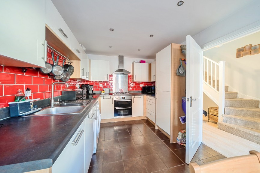 4 bedroom House for Sale Tansy Avenue, Stotfold, Bedfordshire