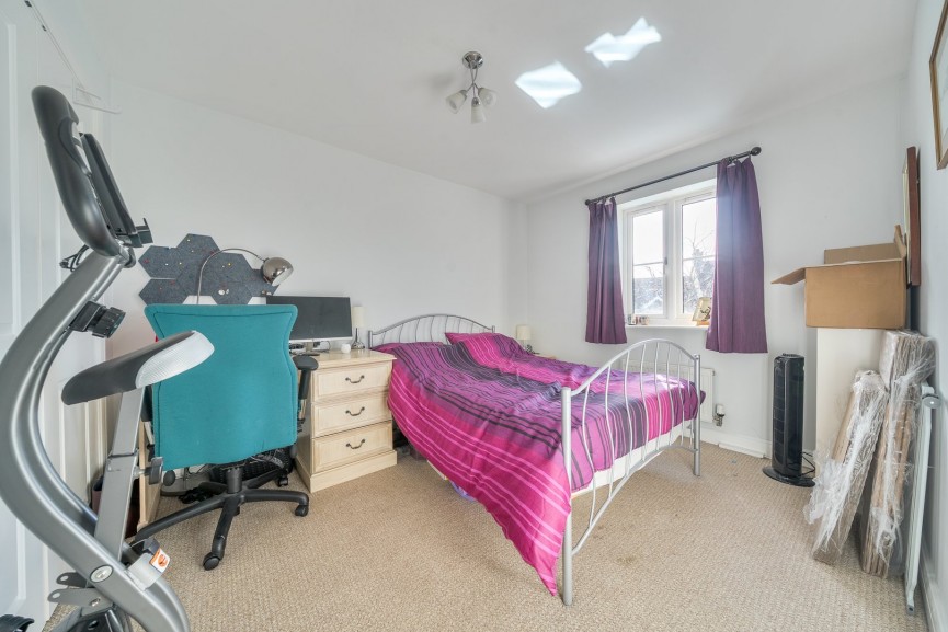 4 bedroom House for Sale Tansy Avenue, Stotfold, Bedfordshire