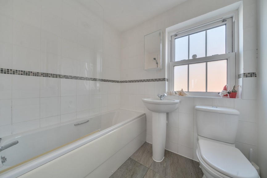 4 bedroom House for Sale Tansy Avenue, Stotfold, Bedfordshire