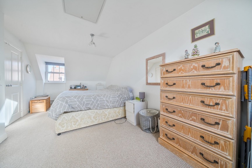 4 bedroom House for Sale Tansy Avenue, Stotfold, Bedfordshire