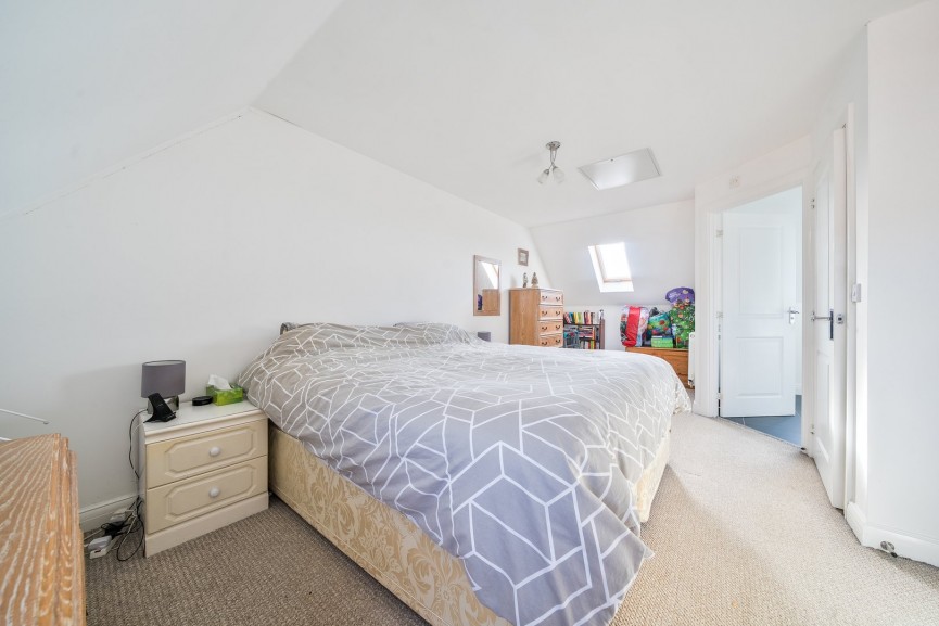 4 bedroom House for Sale Tansy Avenue, Stotfold, Bedfordshire