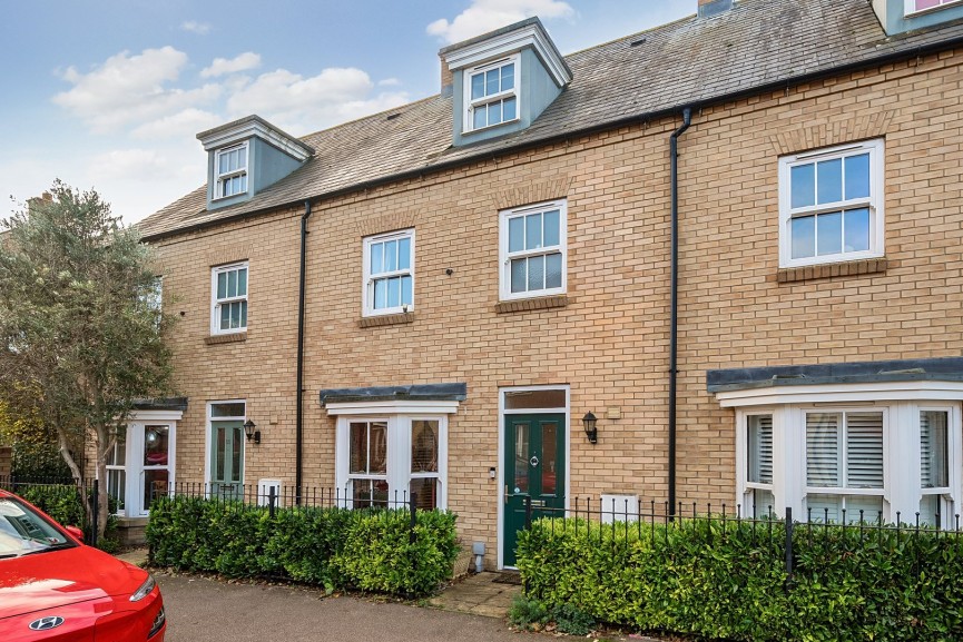 4 bedroom House for Sale Tansy Avenue, Stotfold, Bedfordshire