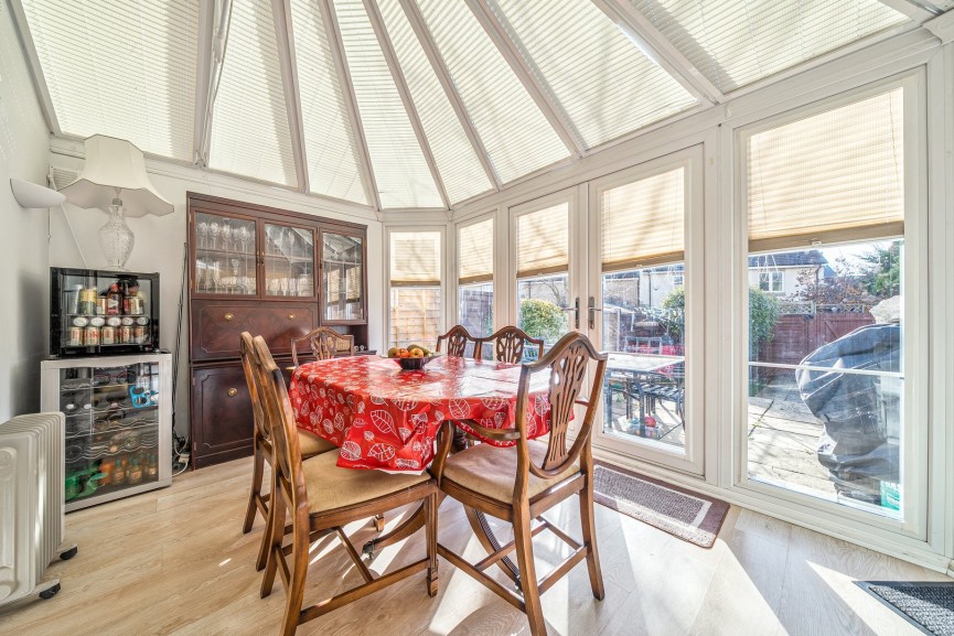 4 bedroom House for Sale Tansy Avenue, Stotfold, Bedfordshire