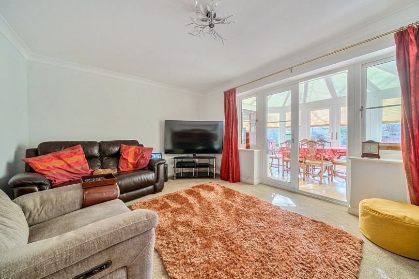 4 bedroom House for Sale Tansy Avenue, Stotfold, Bedfordshire