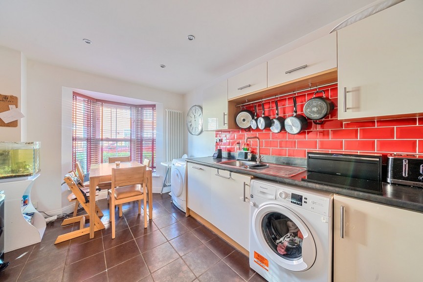 4 bedroom House for Sale Tansy Avenue, Stotfold, Bedfordshire