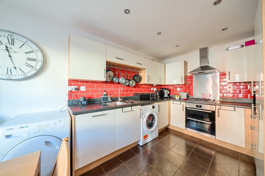 4 bedroom House for Sale Tansy Avenue, Stotfold, Bedfordshire