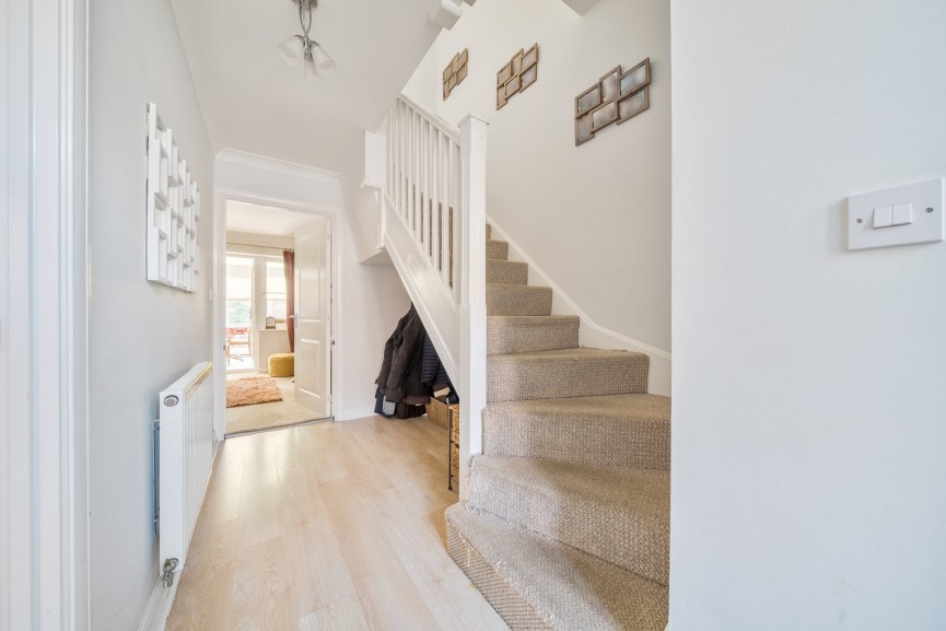 4 bedroom House for Sale Tansy Avenue, Stotfold, Bedfordshire