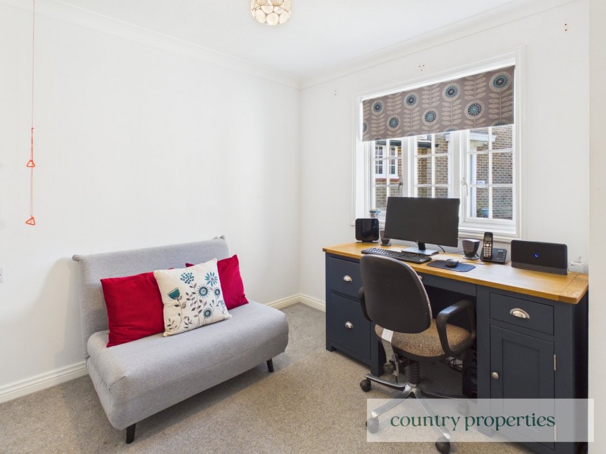 2 bedroom Bungalow for Sale Barnside Court, Welwyn Garden City, Hertfordshire