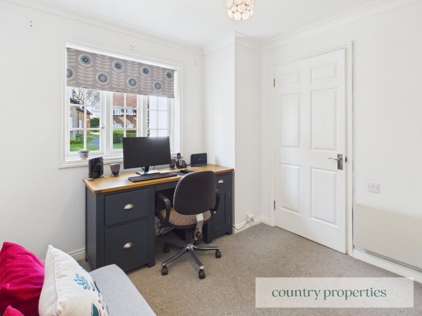 2 bedroom Bungalow for Sale Barnside Court, Welwyn Garden City, Hertfordshire