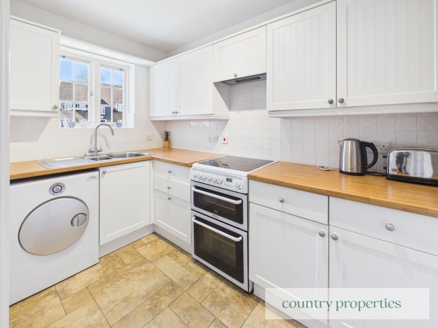 2 bedroom Bungalow for Sale Barnside Court, Welwyn Garden City, Hertfordshire