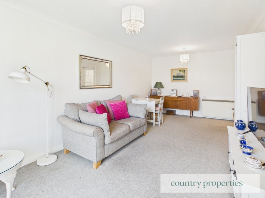 2 bedroom Bungalow for Sale Barnside Court, Welwyn Garden City, Hertfordshire