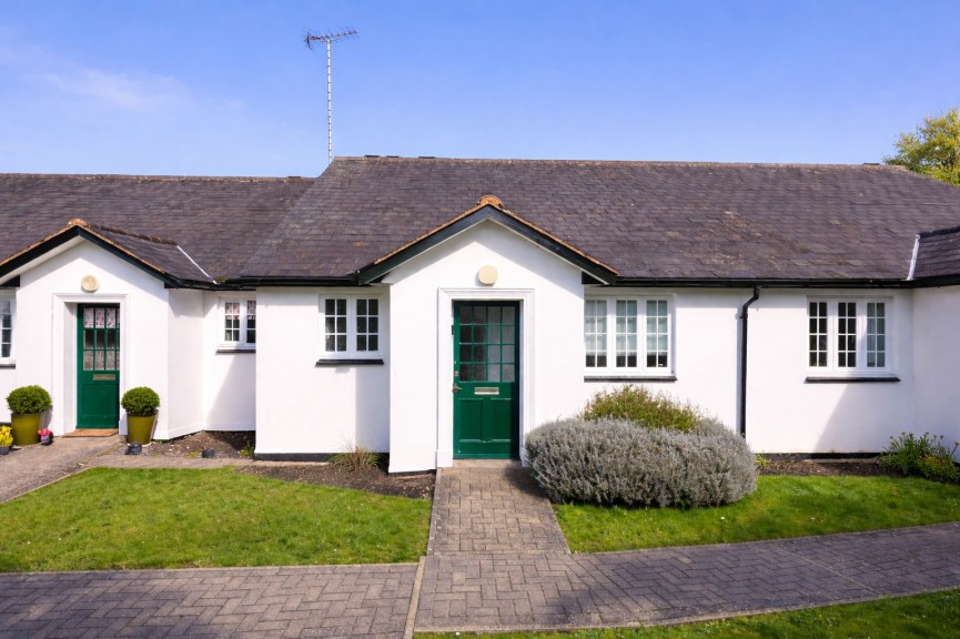 2 bedroom Bungalow for Sale Barnside Court, Welwyn Garden City, Hertfordshire