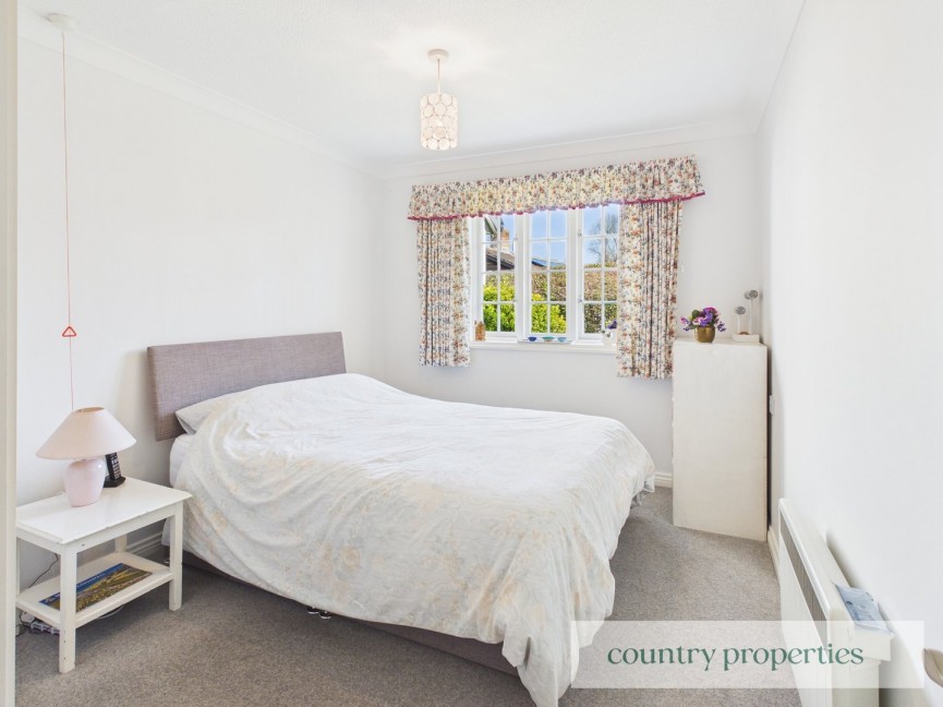 2 bedroom Bungalow for Sale Barnside Court, Welwyn Garden City, Hertfordshire