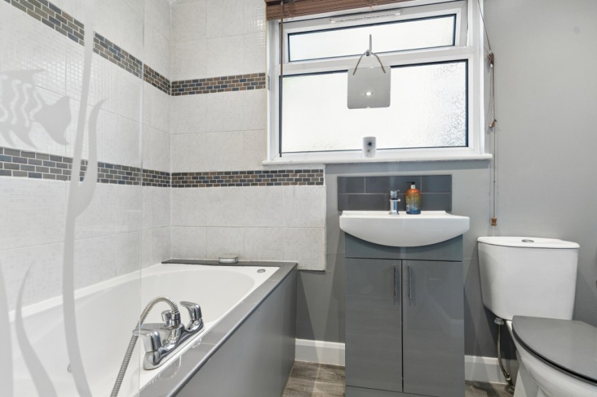 3 bedroom House for Sale St Augustine Close, Hitchin, Hertfordshire