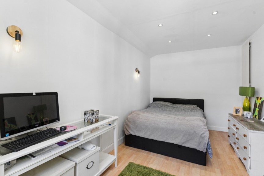 3 bedroom House for Sale St Augustine Close, Hitchin, Hertfordshire