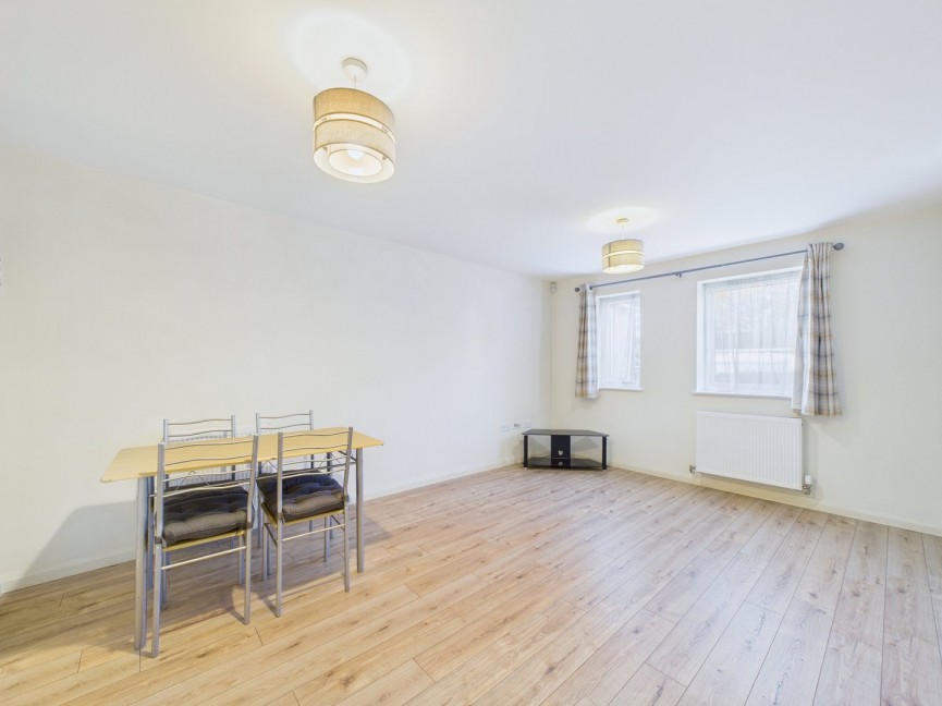 1 bedroom Flat for Sale Cooks Way, Hitchin, Hertfordshire