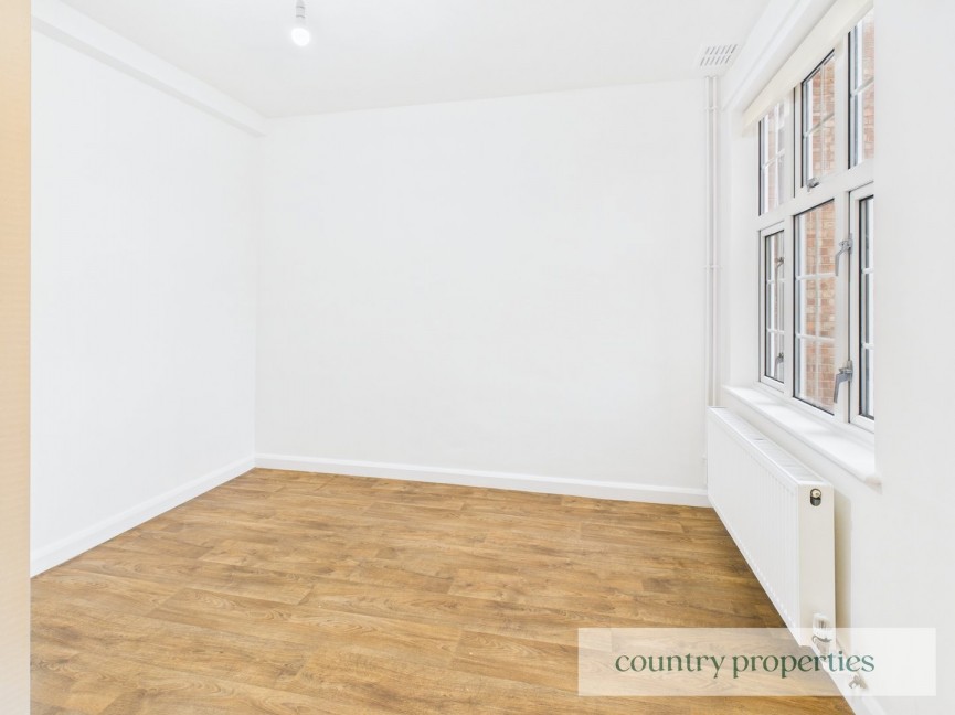 3 bedroom Flat for Letting High Street, Stevenage, Hertfordshire