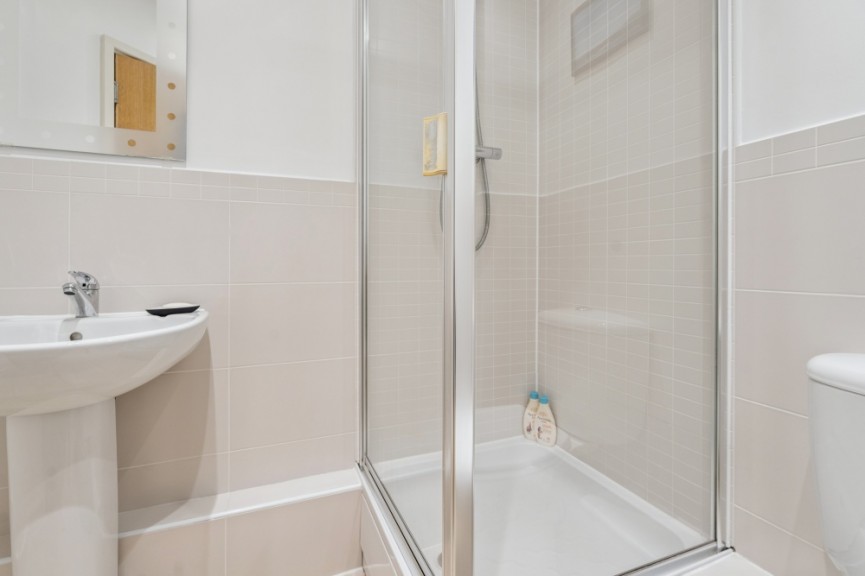 2 bedroom Flat for Sale Whinbush Road, Hitchin, Hertfordshire