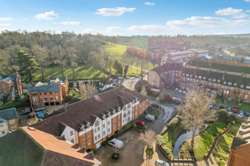 2 bedroom Flat for Sale Whinbush Road, Hitchin, Hertfordshire