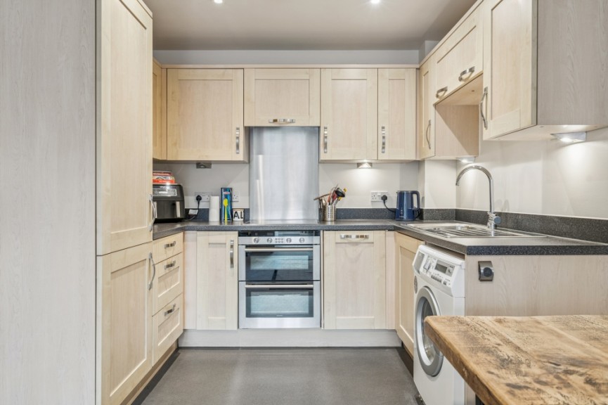 2 bedroom Flat for Sale Whinbush Road, Hitchin, Hertfordshire