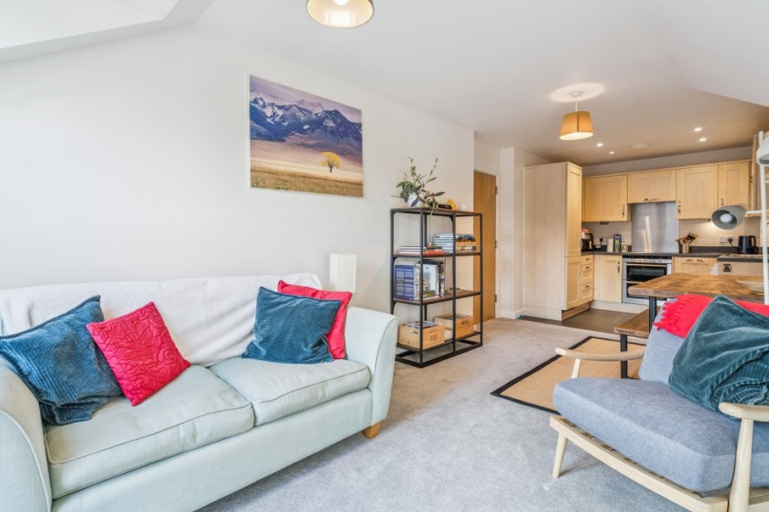 2 bedroom Flat for Sale Whinbush Road, Hitchin, Hertfordshire