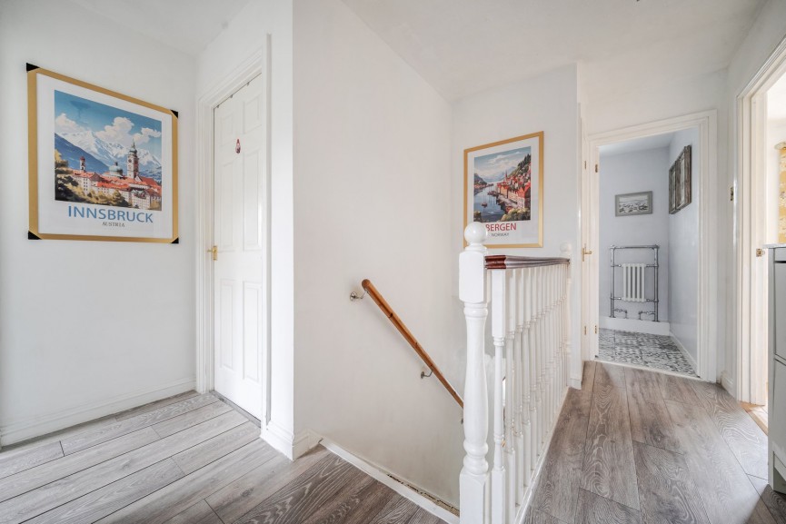 4 bedroom House for Sale Montgomery Avenue, Shefford, Bedfordshire