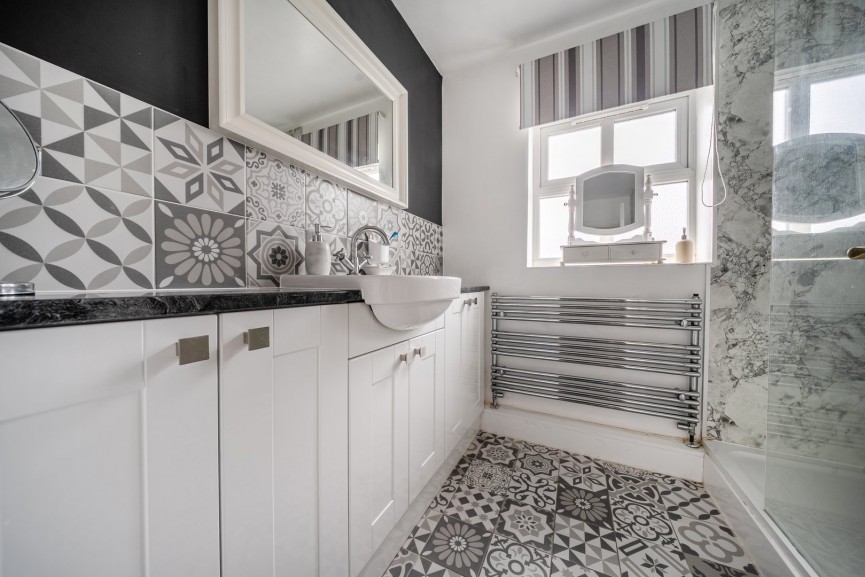 4 bedroom House for Sale Montgomery Avenue, Shefford, Bedfordshire