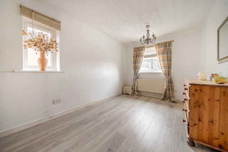 4 bedroom House for Sale Montgomery Avenue, Shefford, Bedfordshire