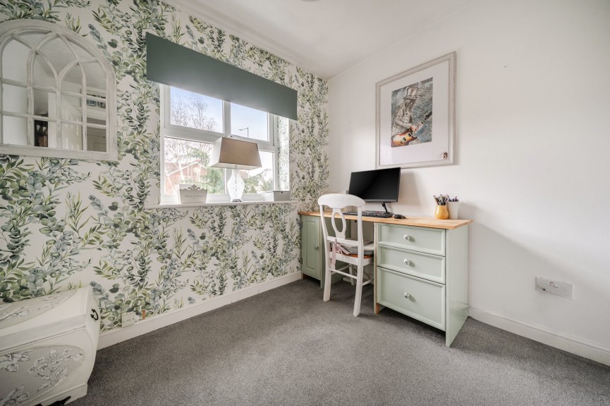 4 bedroom House for Sale Montgomery Avenue, Shefford, Bedfordshire