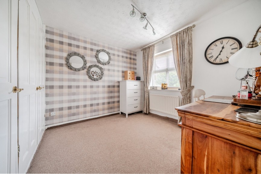 4 bedroom House for Sale Montgomery Avenue, Shefford, Bedfordshire