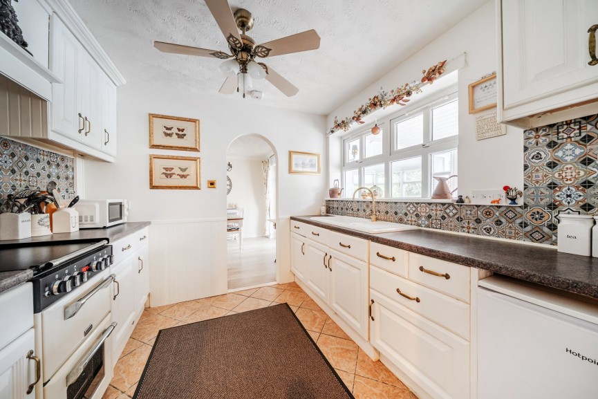 4 bedroom House for Sale Montgomery Avenue, Shefford, Bedfordshire