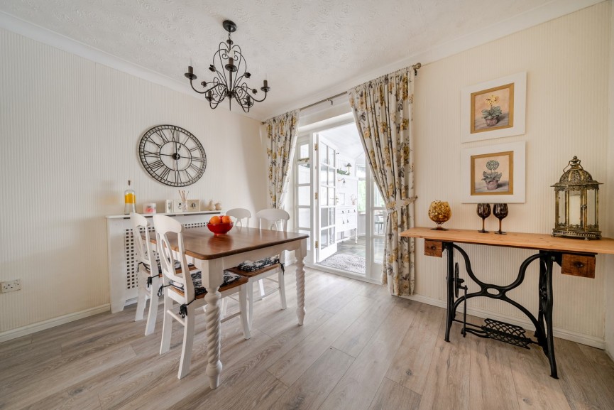 4 bedroom House for Sale Montgomery Avenue, Shefford, Bedfordshire