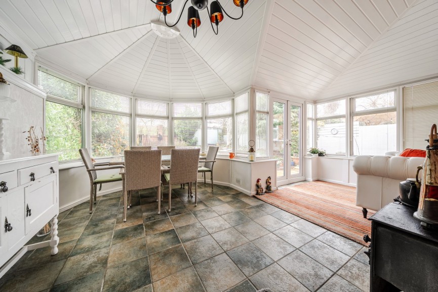 4 bedroom House for Sale Montgomery Avenue, Shefford, Bedfordshire