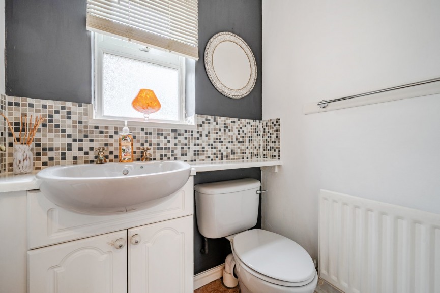 4 bedroom House for Sale Montgomery Avenue, Shefford, Bedfordshire