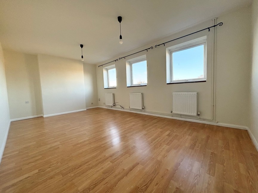 3 bedroom Flat for Letting Mead End, Biggleswade, Bedfordshire