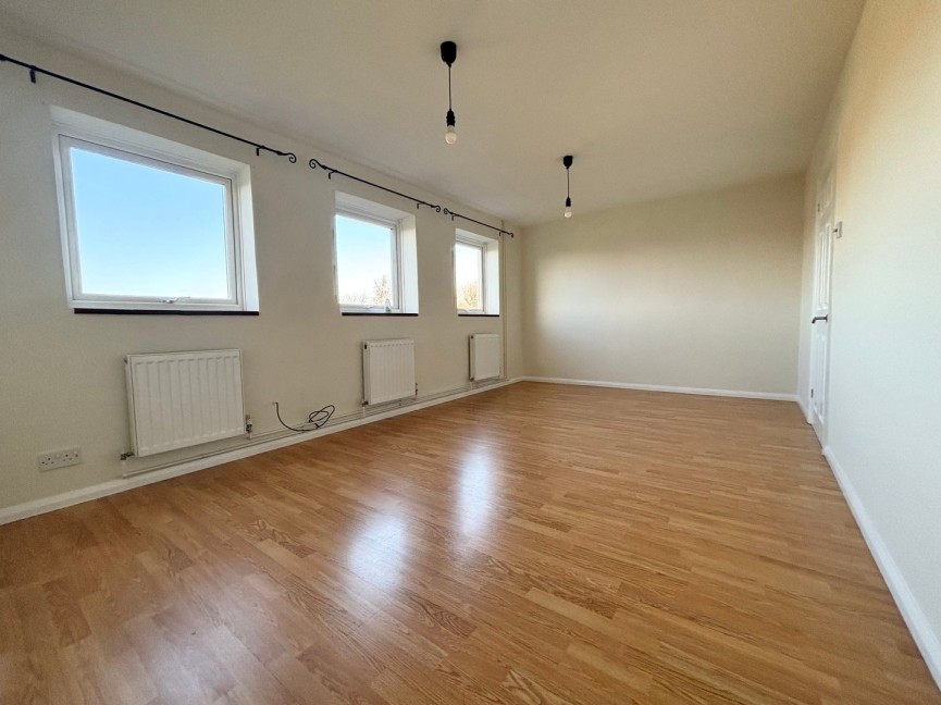 3 bedroom Flat for Letting Mead End, Biggleswade, Bedfordshire