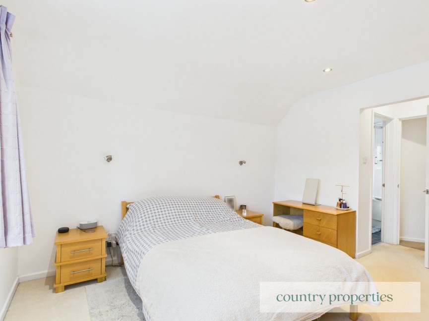 3 bedroom House for Sale London Road, Welwyn, Hertfordshire