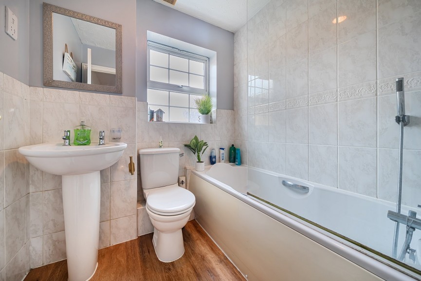 3 bedroom House for Sale Kingfisher Road, Shefford, Bedfordshire