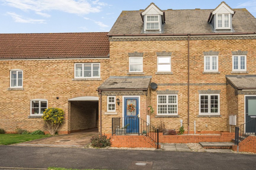 3 bedroom House for Sale Kingfisher Road, Shefford, Bedfordshire