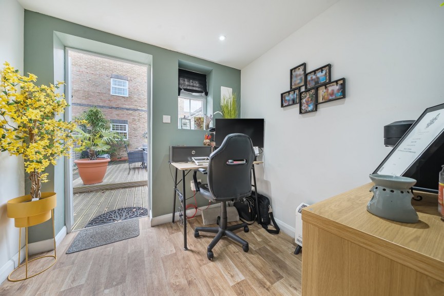 3 bedroom House for Sale Kingfisher Road, Shefford, Bedfordshire